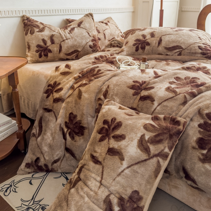 91家纺网 家纺一手货源 找家纺 橘子家 2025新款轻奢兔绒高克重四件套 燕尾花