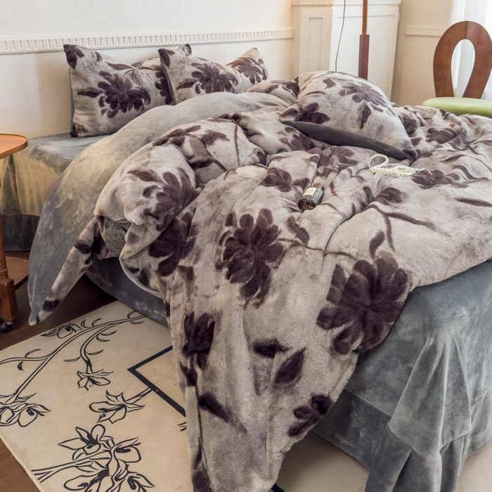 91家纺网 家纺一手货源 找家纺 橘子家 2025新款轻奢兔绒高克重四件套 燕尾花-灰