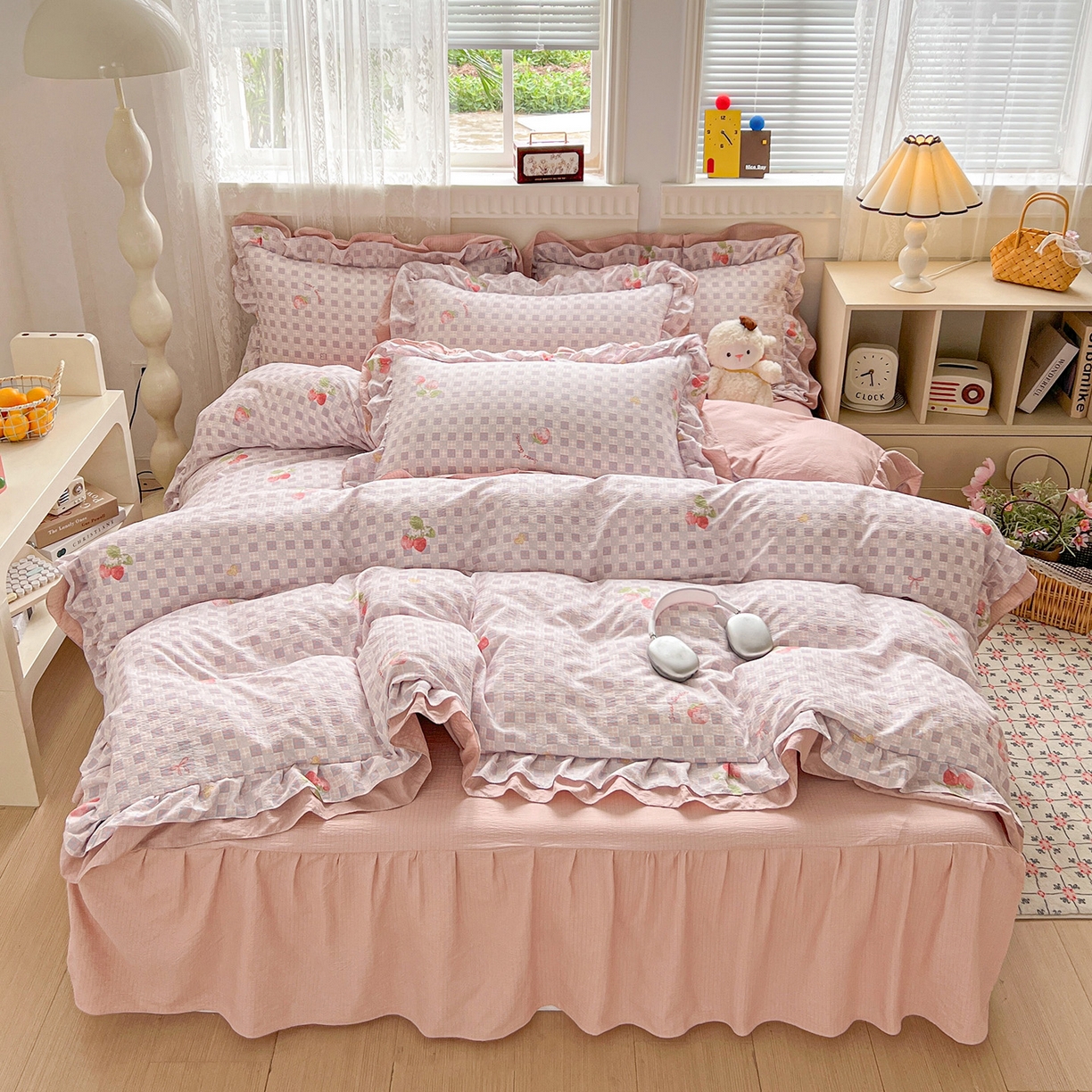 91家纺网 家纺一手货源 找家纺 富米莱（原臻工厂） 2025新款双层花边高克重亲肤棉云柔棉床盖床单四件套 方格草莓