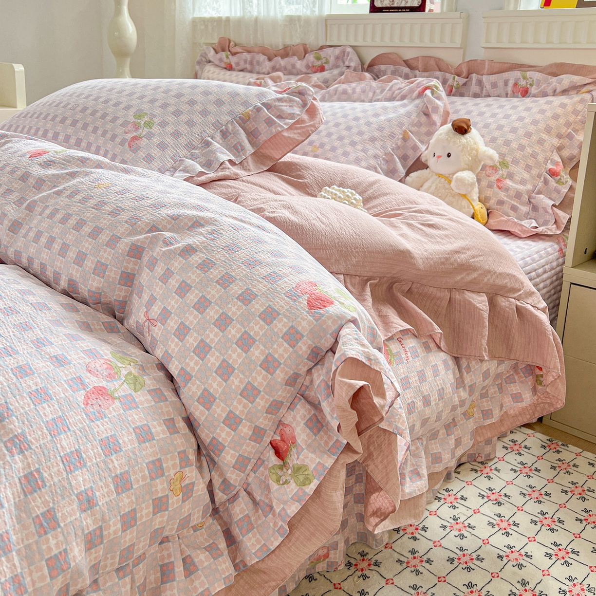 富米莱（原臻工厂） 2025新款双层花边高克重亲肤棉云柔棉床盖床单四件套 方格草莓