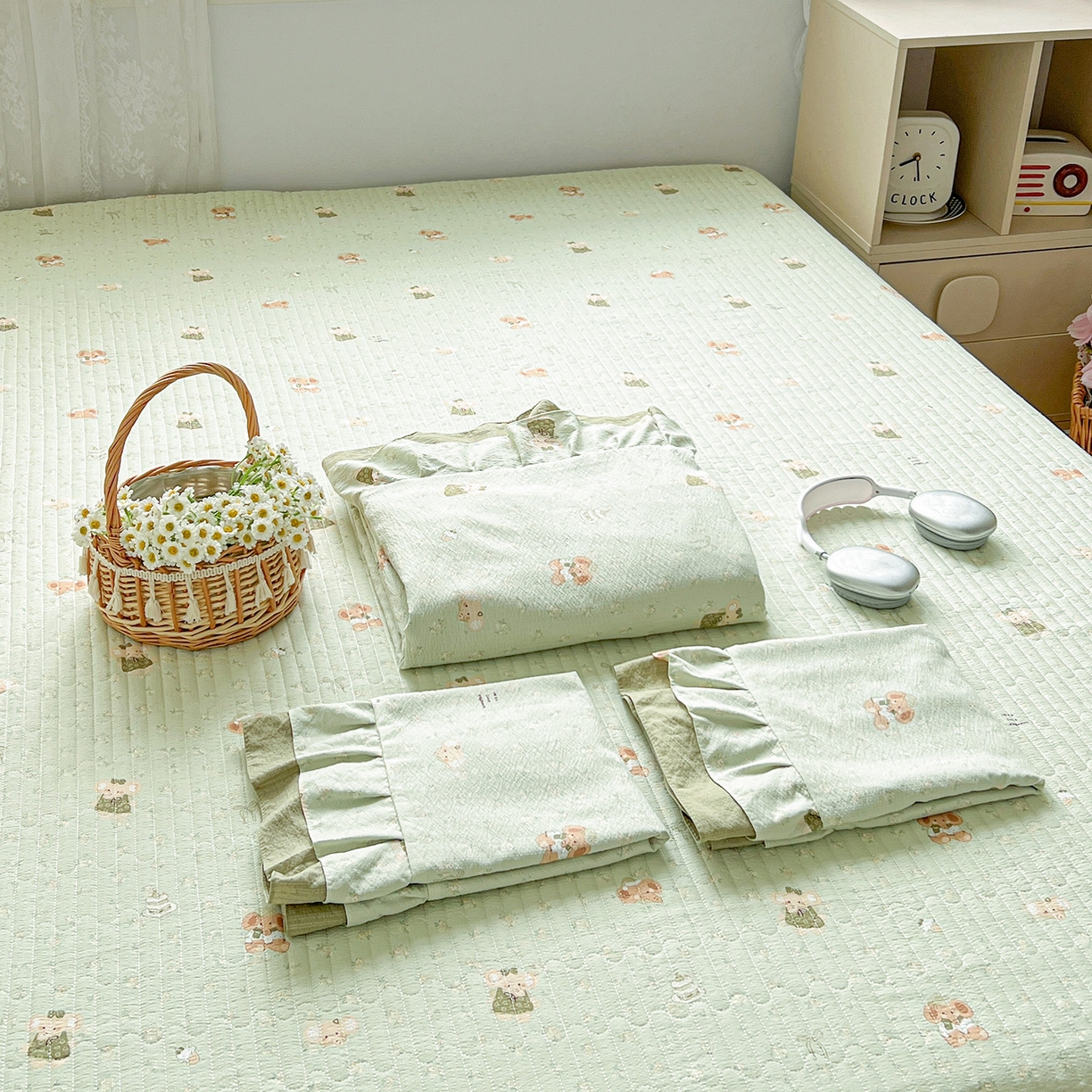 91家纺网 家纺一手货源 找家纺 富米莱（原臻工厂） 2025新款双层花边高克重亲肤棉云柔棉床盖床单四件套 绿色小象