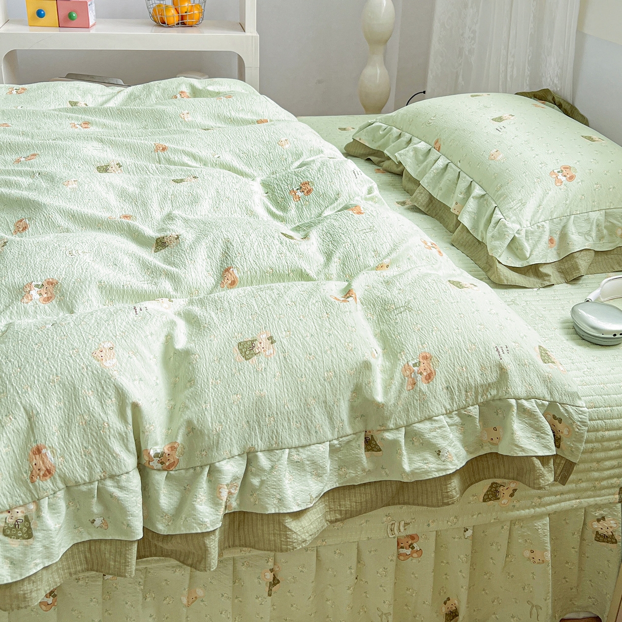 91家纺网 家纺一手货源 找家纺 富米莱（原臻工厂） 2025新款双层花边高克重亲肤棉云柔棉床盖床单四件套 绿色小象