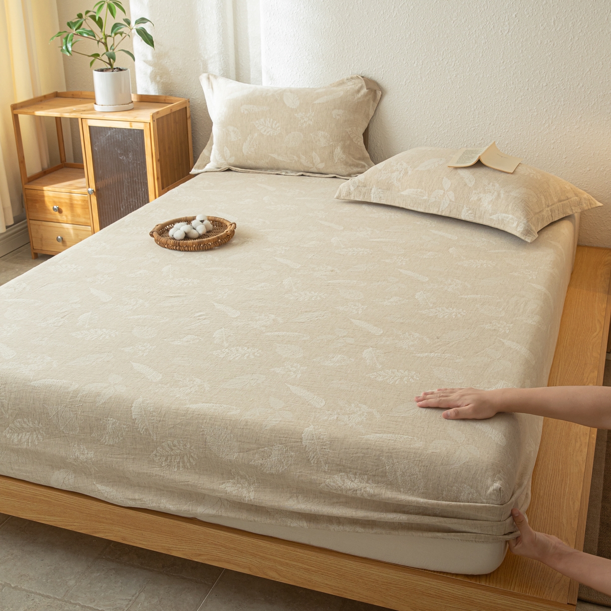 91家纺网 家纺一手货源 找家纺 眠博士 2025新款A类棉麻双层纱提花床笠 棉麻双层纱床笠-丛境花语