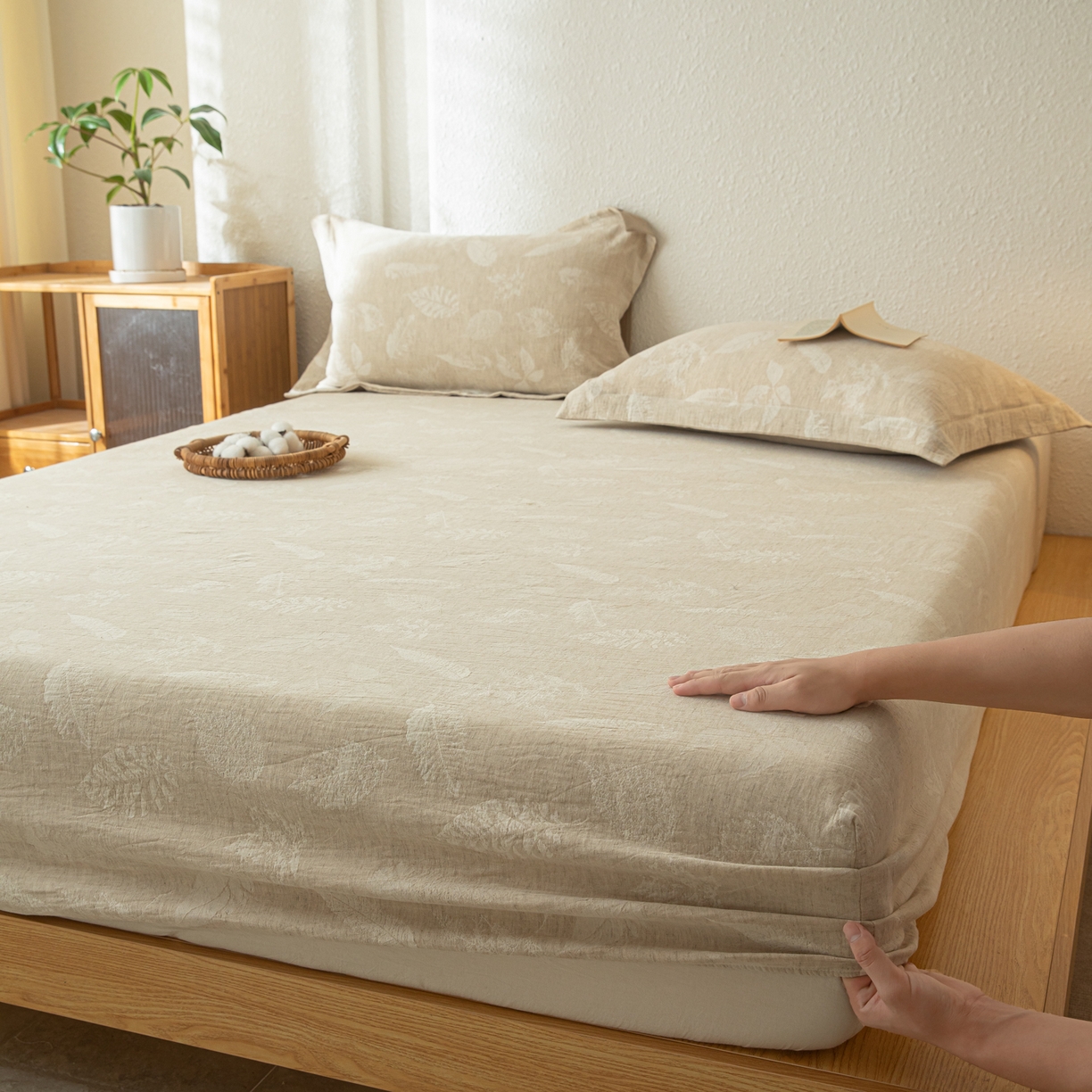 91家纺网 家纺一手货源 找家纺 眠博士 2025新款A类棉麻双层纱提花床笠 棉麻双层纱床笠-丛境花语