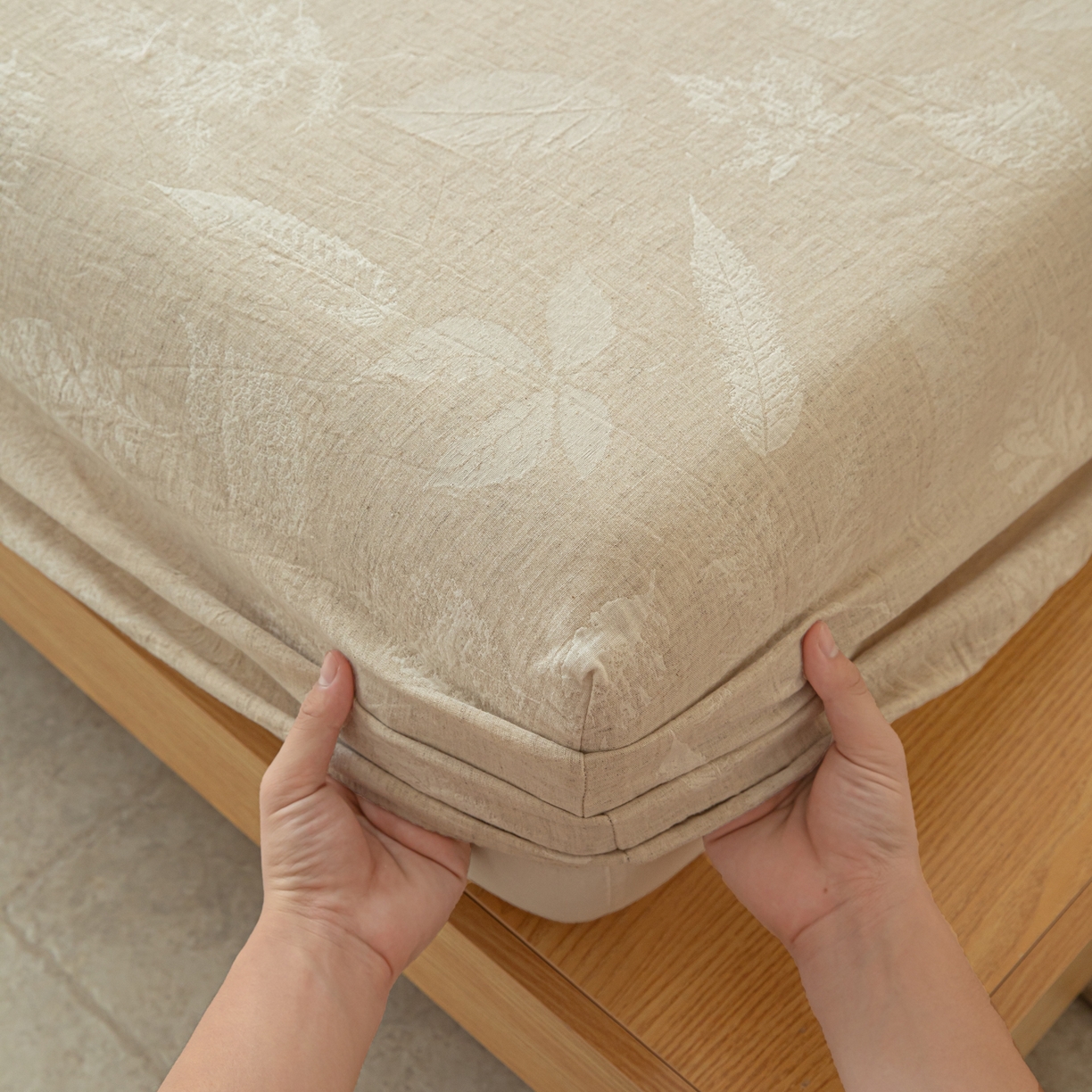 91家纺网 家纺一手货源 找家纺 眠博士 2025新款A类棉麻双层纱提花床笠 棉麻双层纱床笠-丛境花语