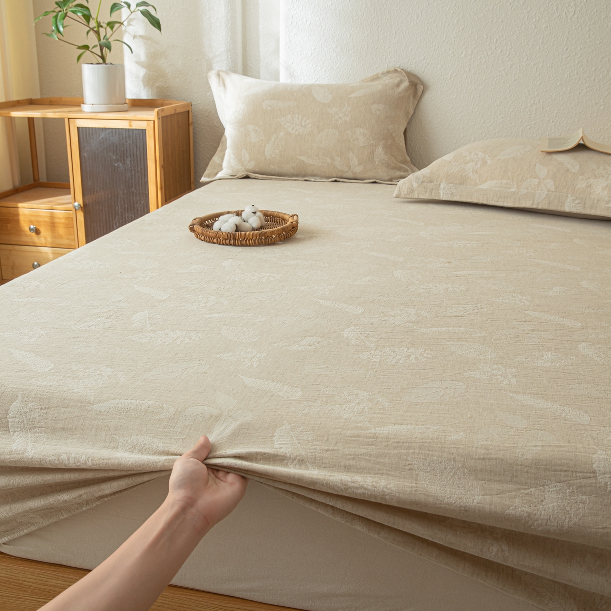 91家纺网 家纺一手货源 找家纺 眠博士 2025新款A类棉麻双层纱提花床笠 棉麻双层纱床笠-丛境花语