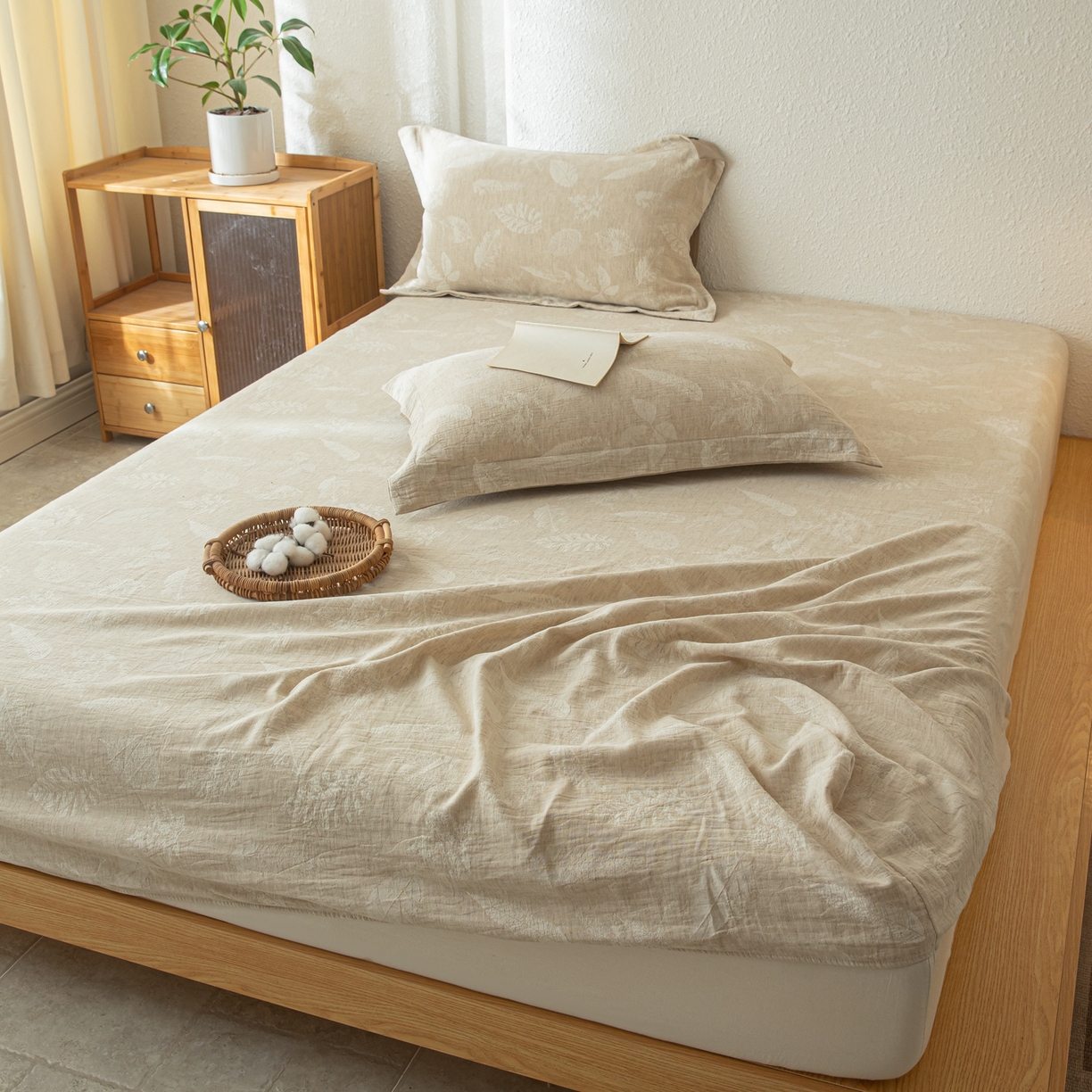 91家纺网 家纺一手货源 找家纺 眠博士 2025新款A类棉麻双层纱提花床笠 棉麻双层纱床笠-丛境花语