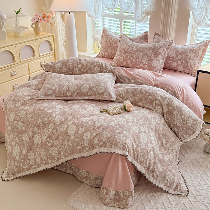 91家纺网 家纺一手货源 找家纺 韩约家纺 2025新款1全棉镂空双色刺绣花边床单款加厚棉麻四件套 朵媞