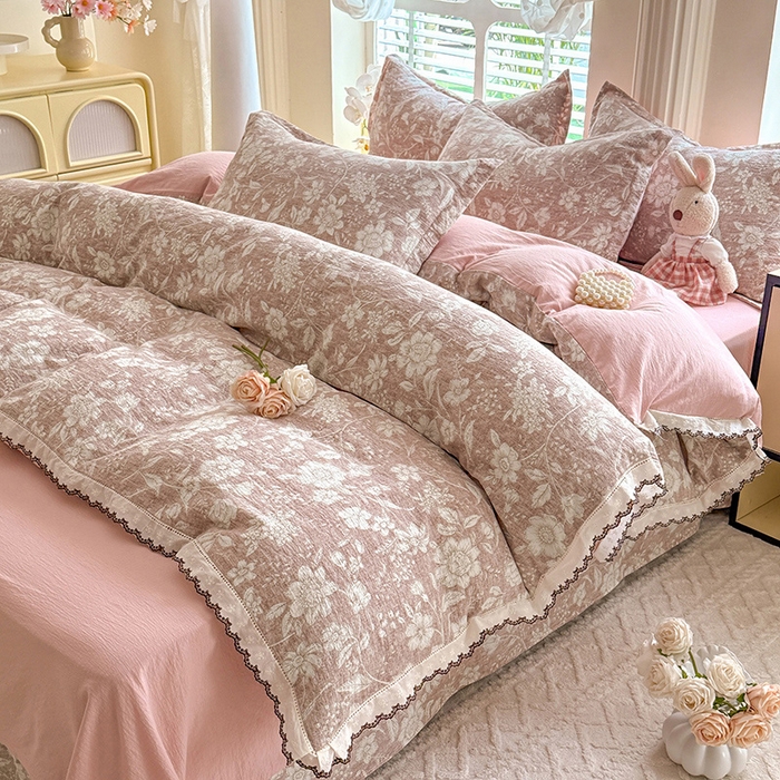 91家纺网 家纺一手货源 找家纺 韩约家纺 2025新款1全棉镂空双色刺绣花边床单款加厚棉麻四件套 朵媞