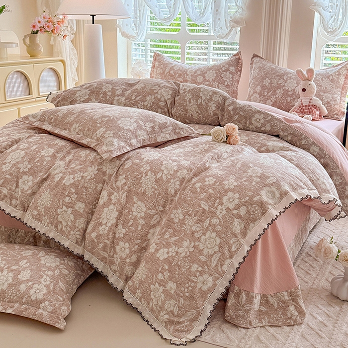 91家纺网 家纺一手货源 找家纺 韩约家纺 2025新款1全棉镂空双色刺绣花边床单款加厚棉麻四件套 朵媞