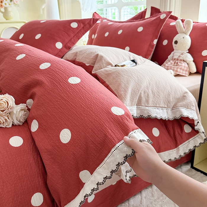 91家纺网 家纺一手货源 找家纺 韩约家纺 2025新款1全棉镂空双色刺绣花边床单款加厚棉麻四件套 波波玫红