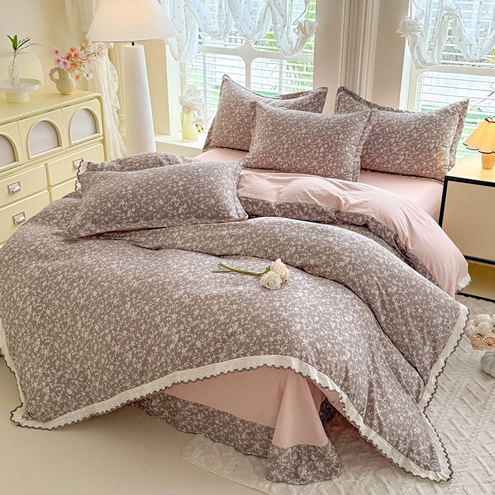 91家纺网 家纺一手货源 找家纺 韩约家纺 2025新款1全棉镂空双色刺绣花边床单款加厚棉麻四件套 朝歌