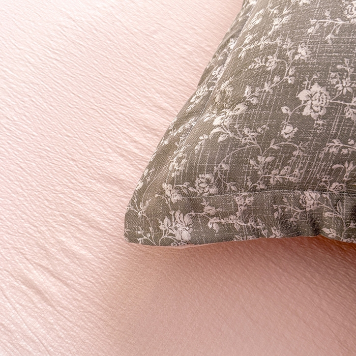 91家纺网 家纺一手货源 找家纺 韩约家纺 2025新款1全棉镂空双色刺绣花边床单款加厚棉麻四件套 朝歌