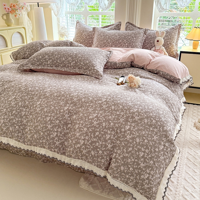 91家纺网 家纺一手货源 找家纺 韩约家纺 2025新款1全棉镂空双色刺绣花边床单款加厚棉麻四件套 朝歌