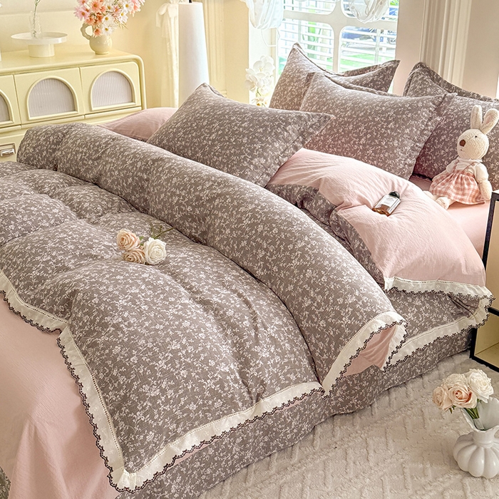 91家纺网 家纺一手货源 找家纺 韩约家纺 2025新款1全棉镂空双色刺绣花边床单款加厚棉麻四件套 朝歌