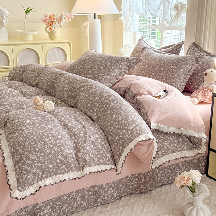 91家纺网 家纺一手货源 找家纺 韩约家纺 2025新款1全棉镂空双色刺绣花边床单款加厚棉麻四件套 朝歌