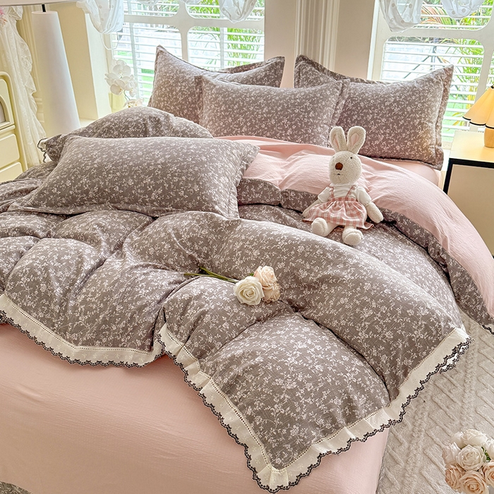 91家纺网 家纺一手货源 找家纺 韩约家纺 2025新款1全棉镂空双色刺绣花边床单款加厚棉麻四件套 朝歌