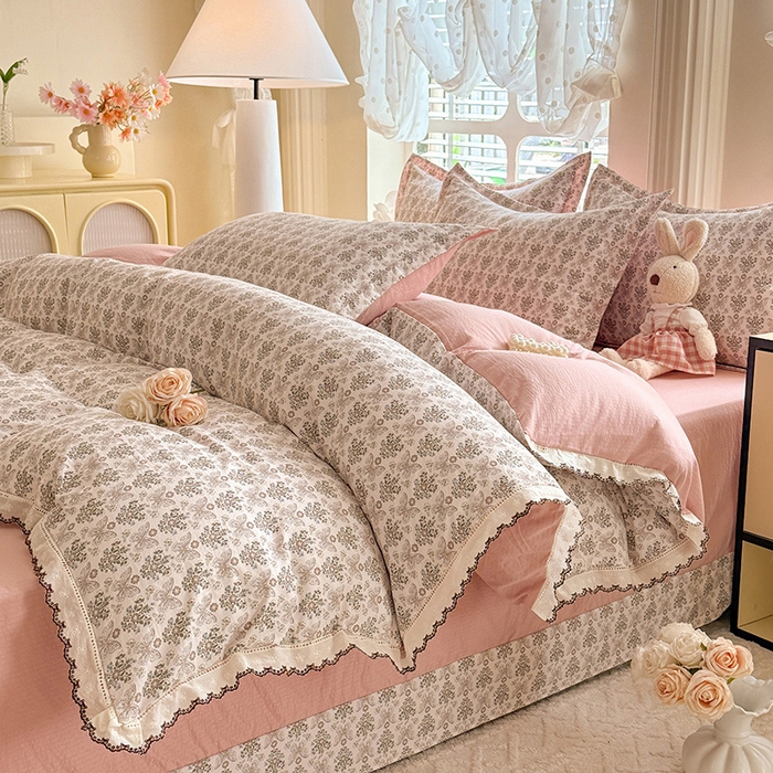 91家纺网 家纺一手货源 找家纺 韩约家纺 2025新款1全棉镂空双色刺绣花边床单款加厚棉麻四件套 蝶语香