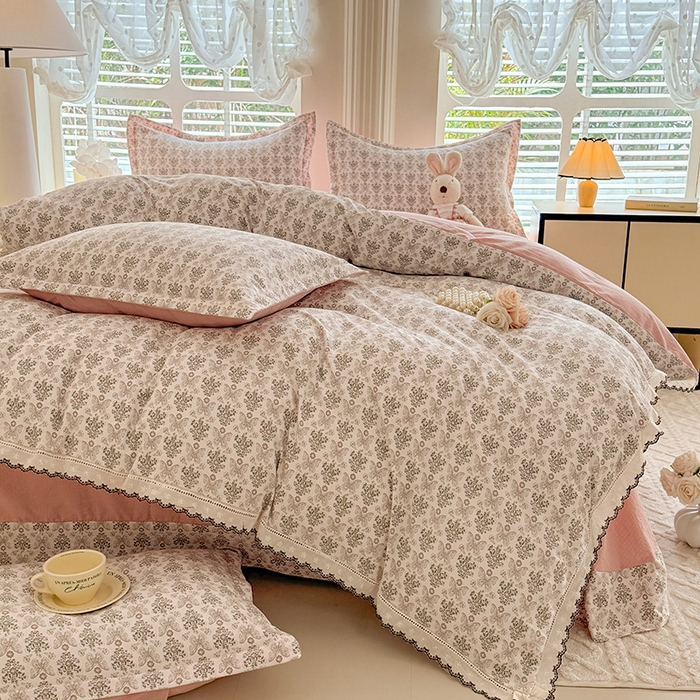 91家纺网 家纺一手货源 找家纺 韩约家纺 2025新款1全棉镂空双色刺绣花边床单款加厚棉麻四件套 蝶语香