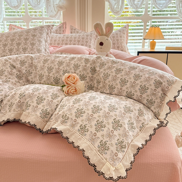 91家纺网 家纺一手货源 找家纺 韩约家纺 2025新款1全棉镂空双色刺绣花边床单款加厚棉麻四件套 蝶语香