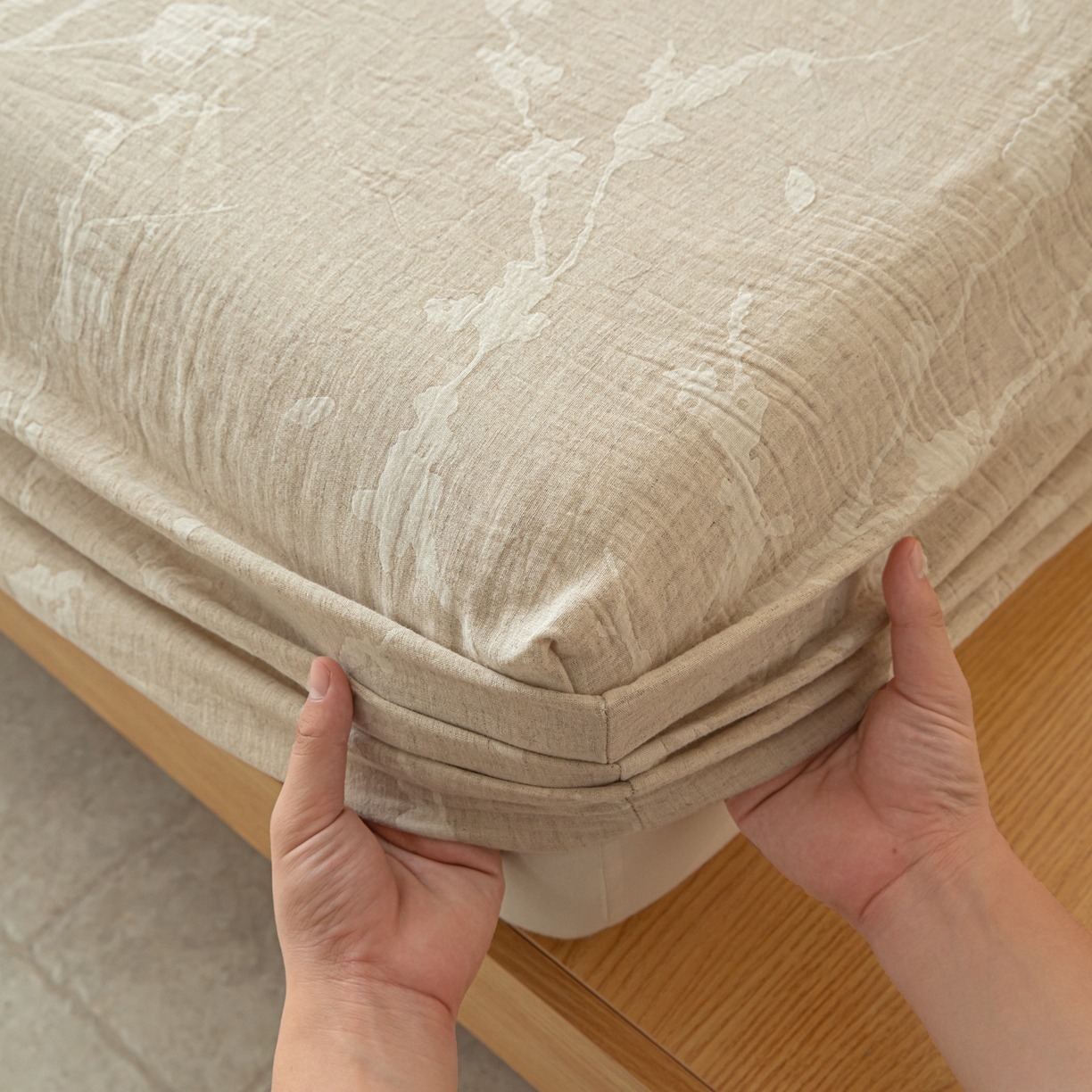 91家纺网 家纺一手货源 找家纺 眠博士 2025新款A类棉麻双层纱提花床笠 棉麻双层纱床笠-摇影