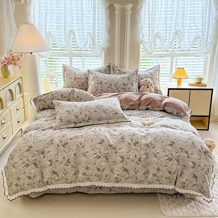 91家纺网 家纺一手货源 找家纺 韩约家纺 2025新款1全棉镂空双色刺绣花边床单款加厚棉麻四件套 梵婷