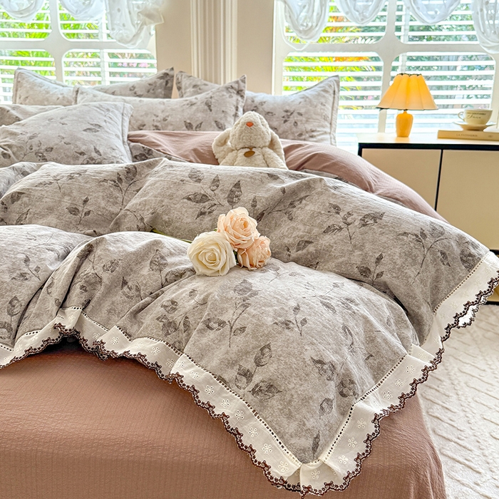 91家纺网 家纺一手货源 找家纺 韩约家纺 2025新款1全棉镂空双色刺绣花边床单款加厚棉麻四件套 梵婷