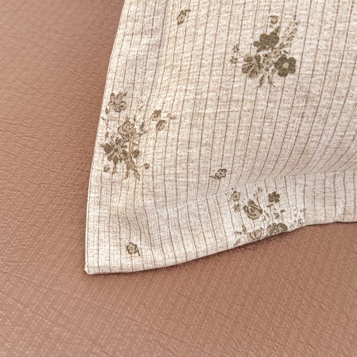 91家纺网 家纺一手货源 找家纺 韩约家纺 2025新款1全棉镂空双色刺绣花边床单款加厚棉麻四件套 花玉寻