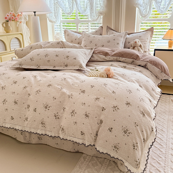 91家纺网 家纺一手货源 找家纺 韩约家纺 2025新款1全棉镂空双色刺绣花边床单款加厚棉麻四件套 花玉寻