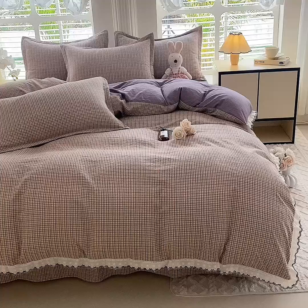 91家纺网 家纺一手货源 找家纺 韩约家纺 2025新款1全棉镂空双色刺绣花边床单款加厚棉麻四件套 简熙