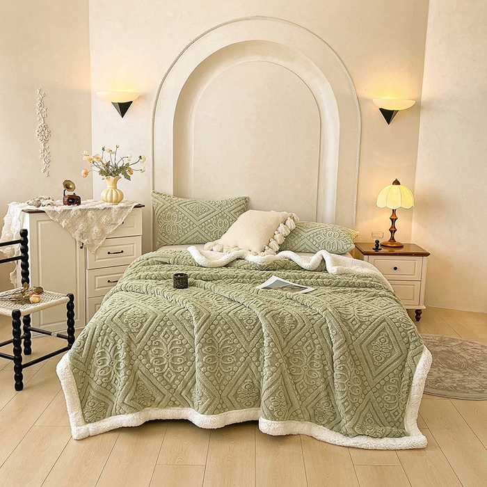 91家纺网 家纺一手货源 找家纺 世纪绒品 2025新款5D雕花毛毯 抹茶绿