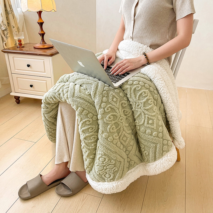 91家纺网 家纺一手货源 找家纺 世纪绒品 2025新款5D雕花毛毯 抹茶绿