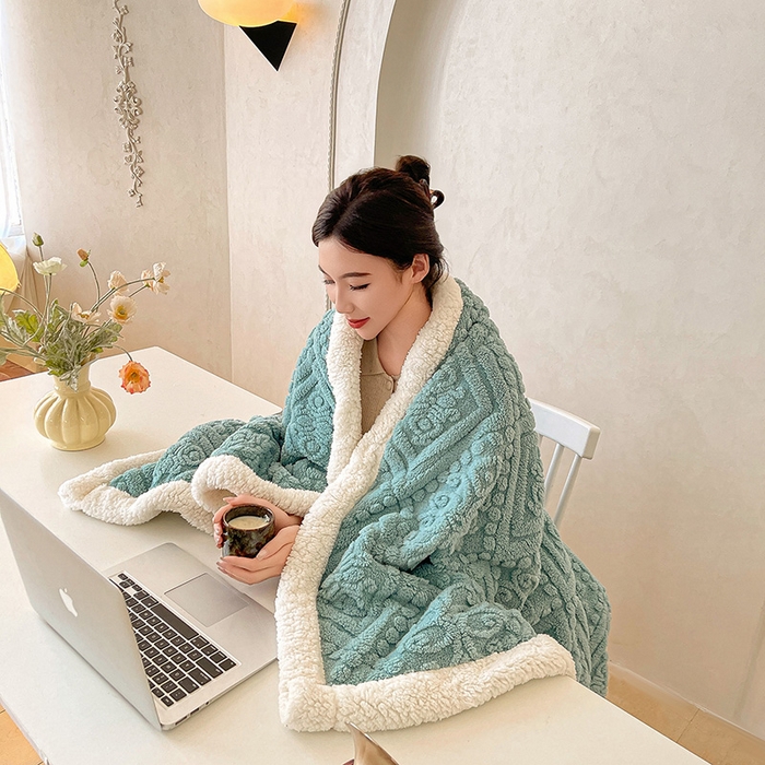 91家纺网 家纺一手货源 找家纺 世纪绒品 2025新款5D雕花毛毯 天空蓝