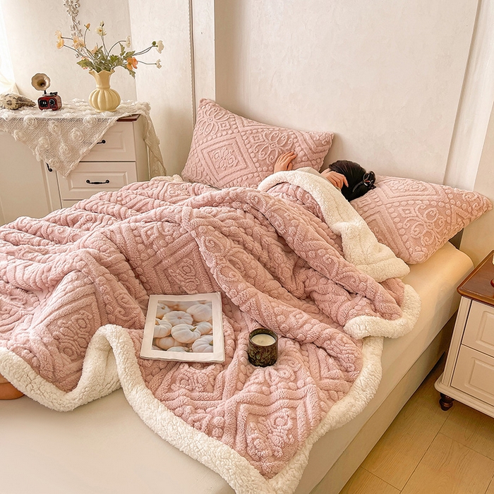 91家纺网 家纺一手货源 找家纺 世纪绒品 2025新款5D雕花毛毯 樱花粉