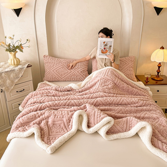 91家纺网 家纺一手货源 找家纺 世纪绒品 2025新款5D雕花毛毯 樱花粉