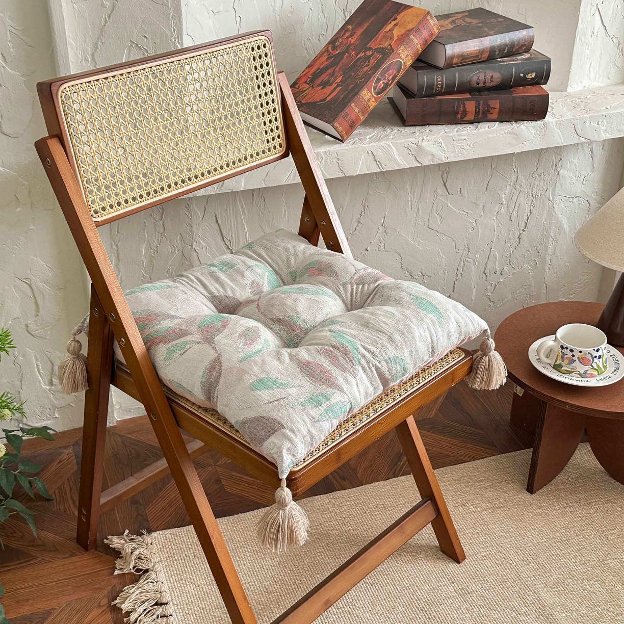 91家纺网 家纺一手货源 找家纺 番茄+ 2025新款棉麻提花流苏坐垫沙发坐垫 流苏绿叶