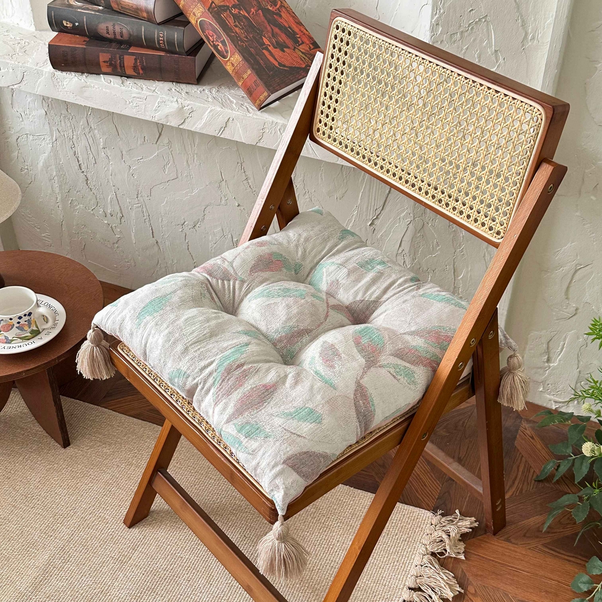 91家纺网 家纺一手货源 找家纺 番茄+ 2025新款棉麻提花流苏坐垫沙发坐垫 流苏绿叶