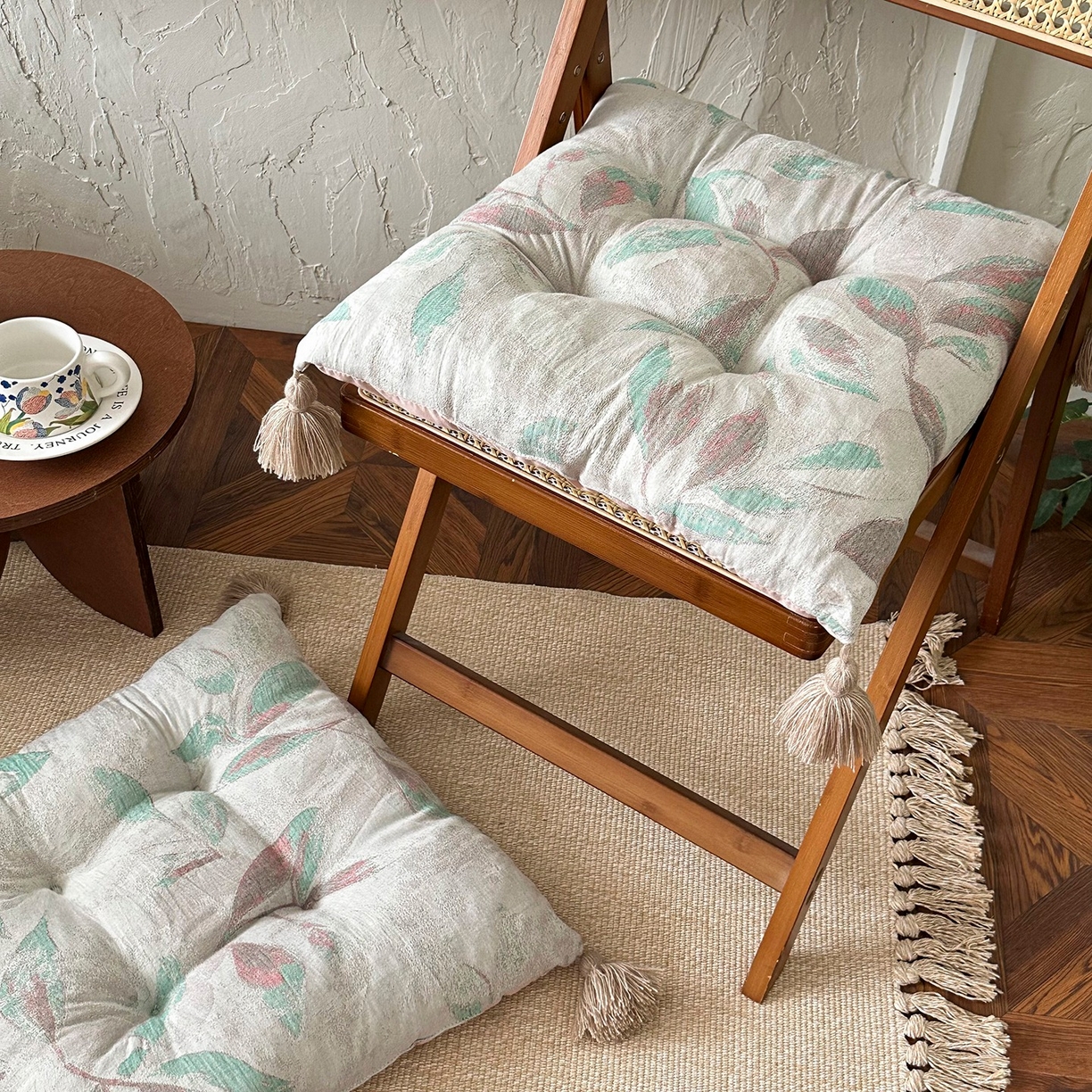 91家纺网 家纺一手货源 找家纺 番茄+ 2025新款棉麻提花流苏坐垫沙发坐垫 流苏绿叶