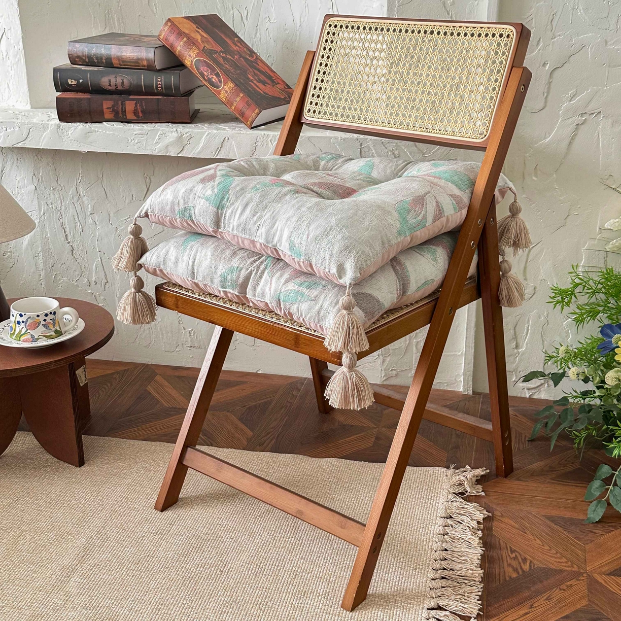 91家纺网 家纺一手货源 找家纺 番茄+ 2025新款棉麻提花流苏坐垫沙发坐垫 流苏绿叶