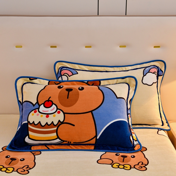 91家纺网 家纺一手货源 找家纺 2025新款230克8.5斤加厚高克重牛奶绒金貂绒法莱绒四件套冬季加绒法兰绒床裙款 嘟嘟熊