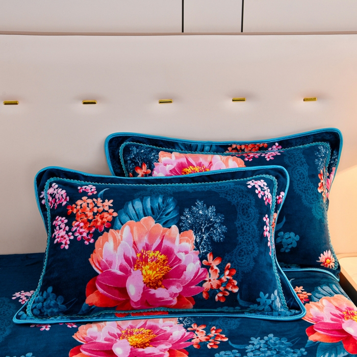 91家纺网 家纺一手货源 找家纺 2025新款230克8.5斤加厚高克重牛奶绒金貂绒法莱绒四件套冬季加绒法兰绒床裙款 春花秋月