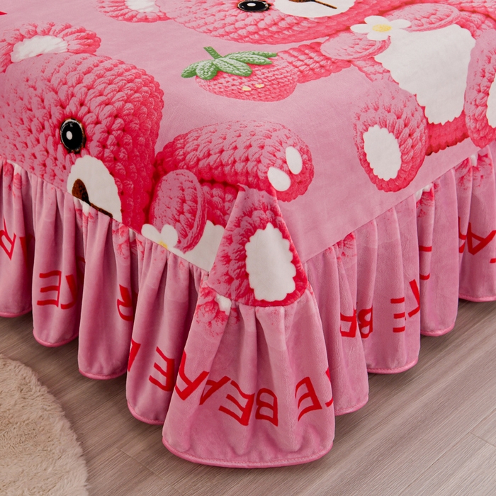 91家纺网 家纺一手货源 找家纺 2025新款230克8.5斤加厚高克重牛奶绒金貂绒法莱绒四件套冬季加绒法兰绒床裙款 草莓熊