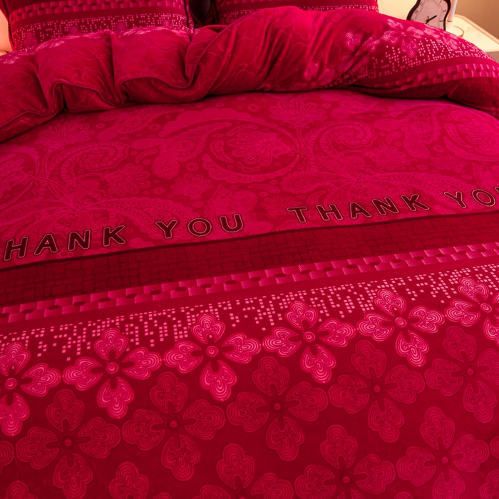 91家纺网 家纺一手货源 找家纺 2025新款230克8.5斤加厚高克重牛奶绒金貂绒法莱绒四件套冬季加绒法兰绒床裙款 浪漫主义