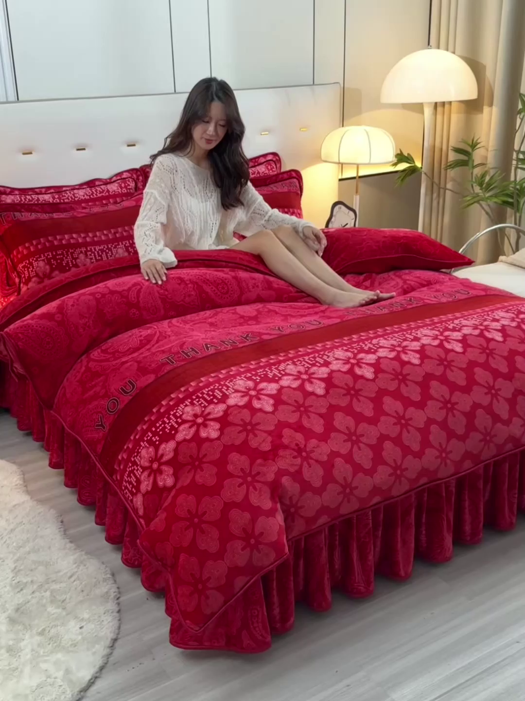 91家纺网 家纺一手货源 找家纺 2025新款230克8.5斤加厚高克重牛奶绒金貂绒法莱绒四件套冬季加绒法兰绒床裙款 浪漫主义
