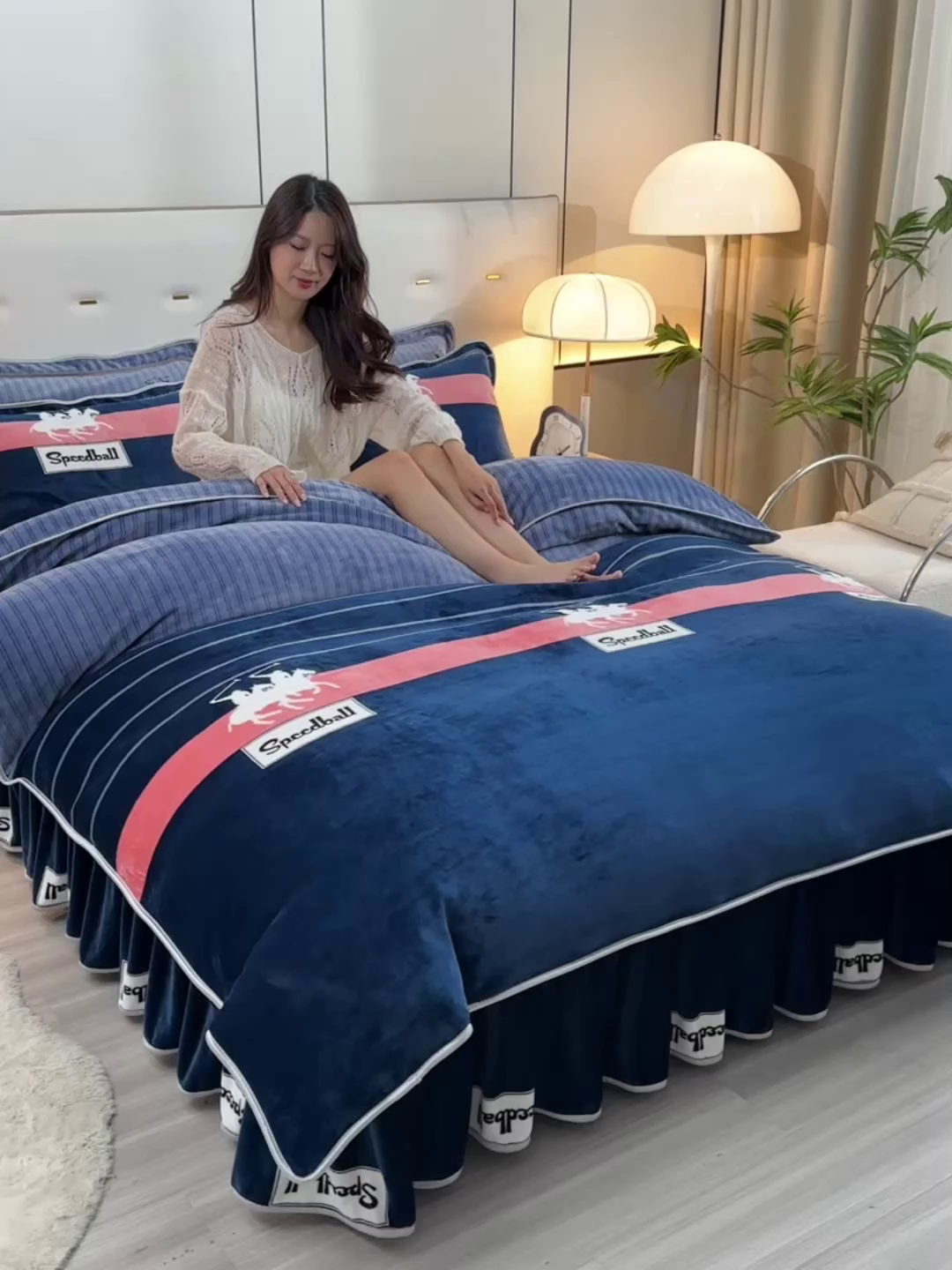 91家纺网 家纺一手货源 找家纺 2025新款230克8.5斤加厚高克重牛奶绒金貂绒法莱绒四件套冬季加绒法兰绒床裙款 比萨之约