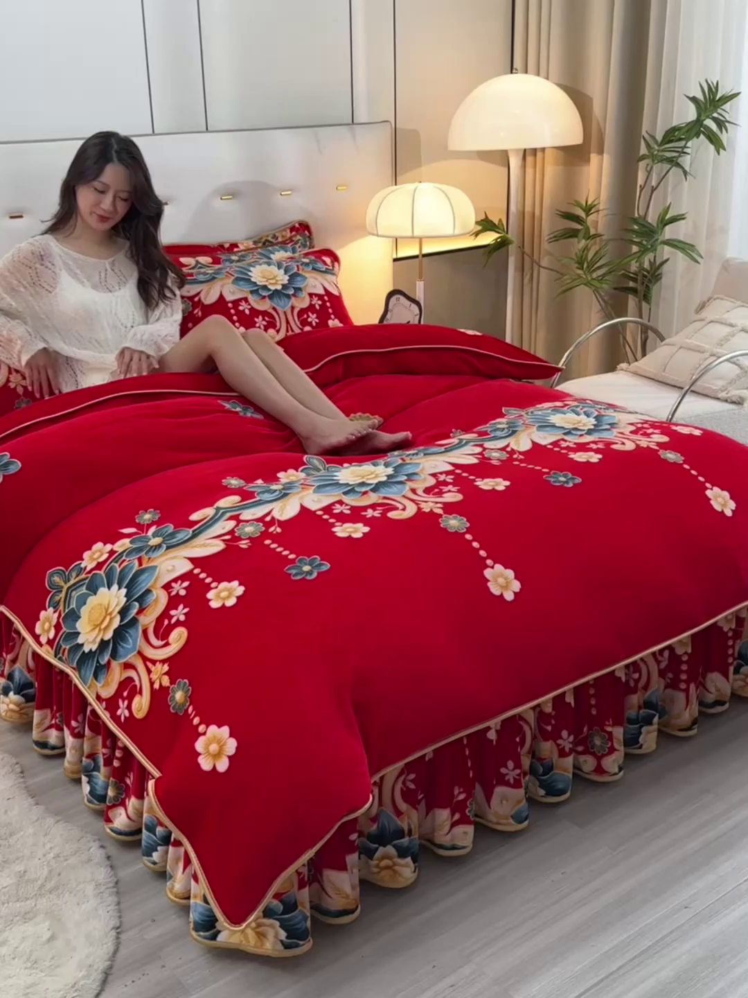 91家纺网 家纺一手货源 找家纺 2025新款230克8.5斤加厚高克重牛奶绒金貂绒法莱绒四件套冬季加绒法兰绒床裙款 锦上添花