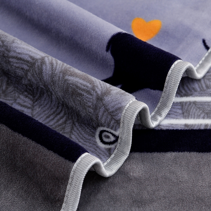 91家纺网 家纺一手货源 找家纺 2025新款230克8.5斤加厚高克重牛奶绒金貂绒法莱绒四件套冬季加绒法兰绒床裙款 一鹿有你-灰