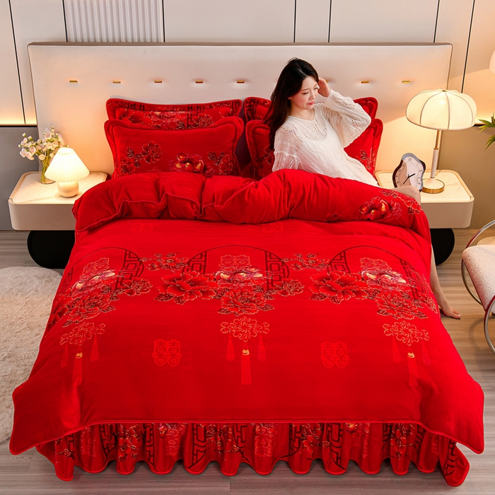 91家纺网 家纺一手货源 找家纺 2025新款230克8.5斤加厚高克重牛奶绒金貂绒法莱绒四件套冬季加绒法兰绒床裙款 喜结良缘