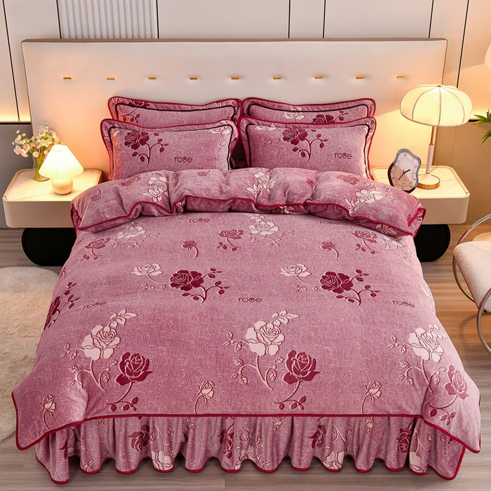 91家纺网 家纺一手货源 找家纺 2025新款230克8.5斤加厚高克重牛奶绒金貂绒法莱绒四件套冬季加绒法兰绒床裙款 玫瑰之约