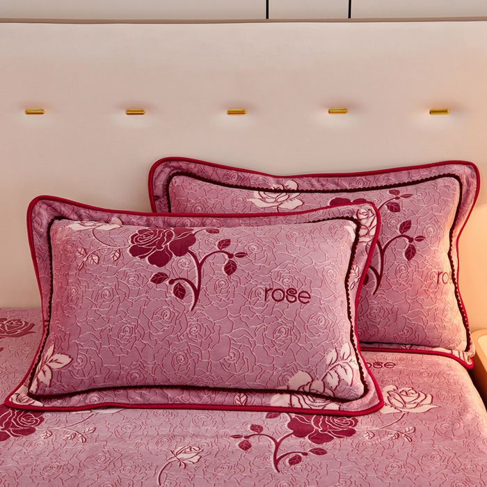 91家纺网 家纺一手货源 找家纺 2025新款230克8.5斤加厚高克重牛奶绒金貂绒法莱绒四件套冬季加绒法兰绒床裙款 玫瑰之约